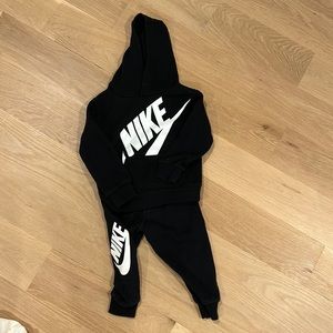 2T Nike sweat outfit